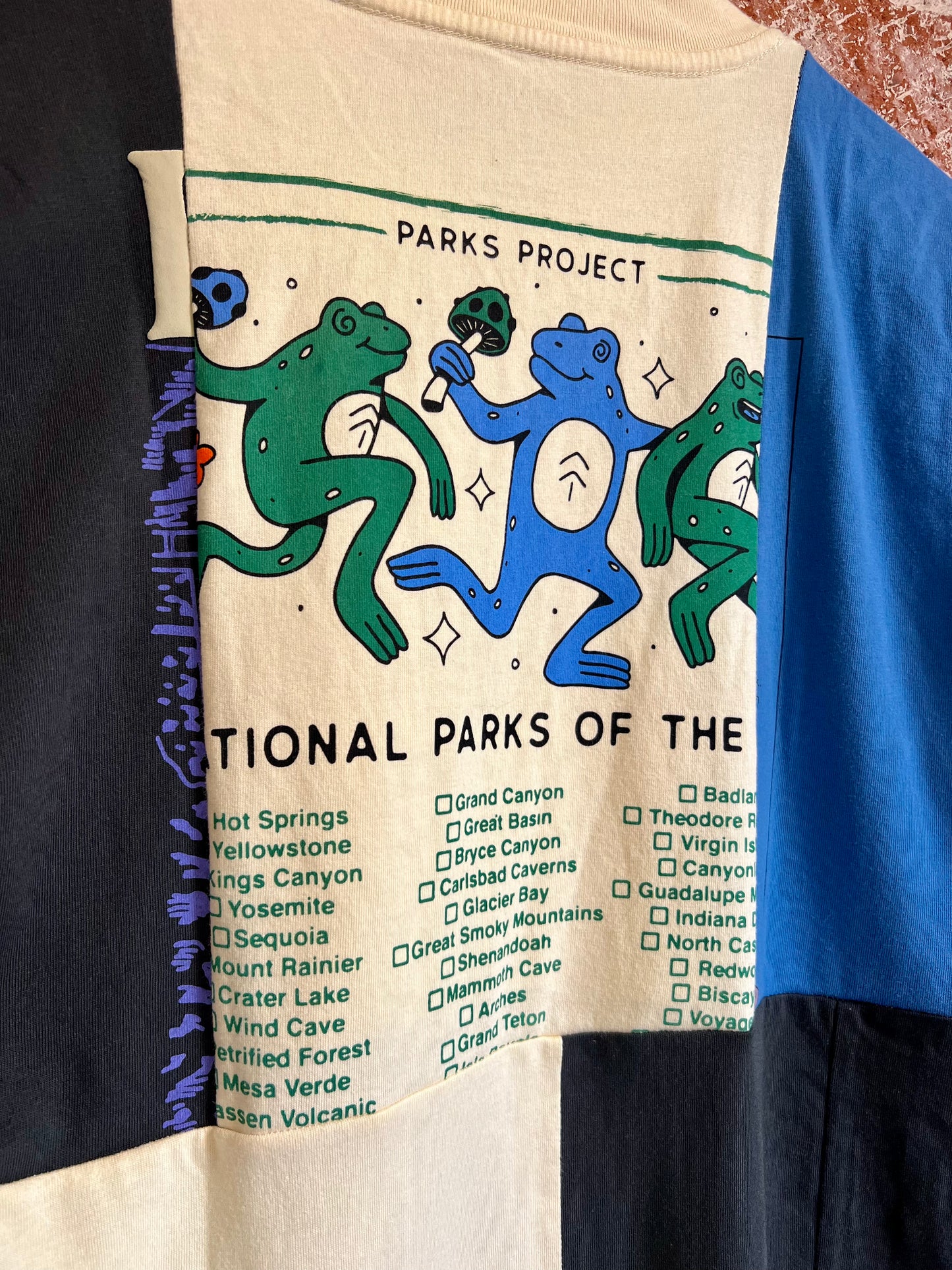 Remade Tee S: Dancin' Frogs