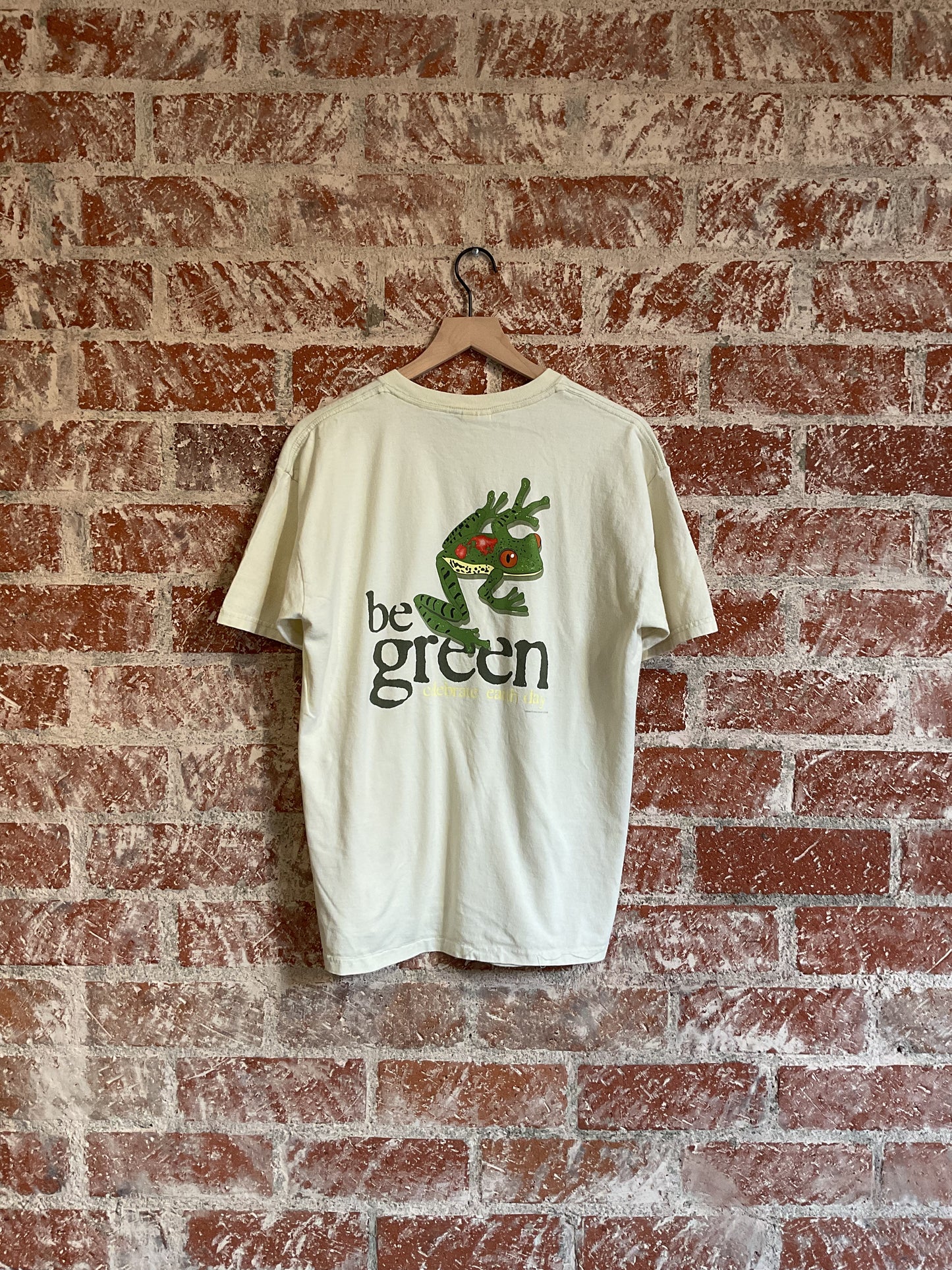 Vintage Tee: Be Green Frogs