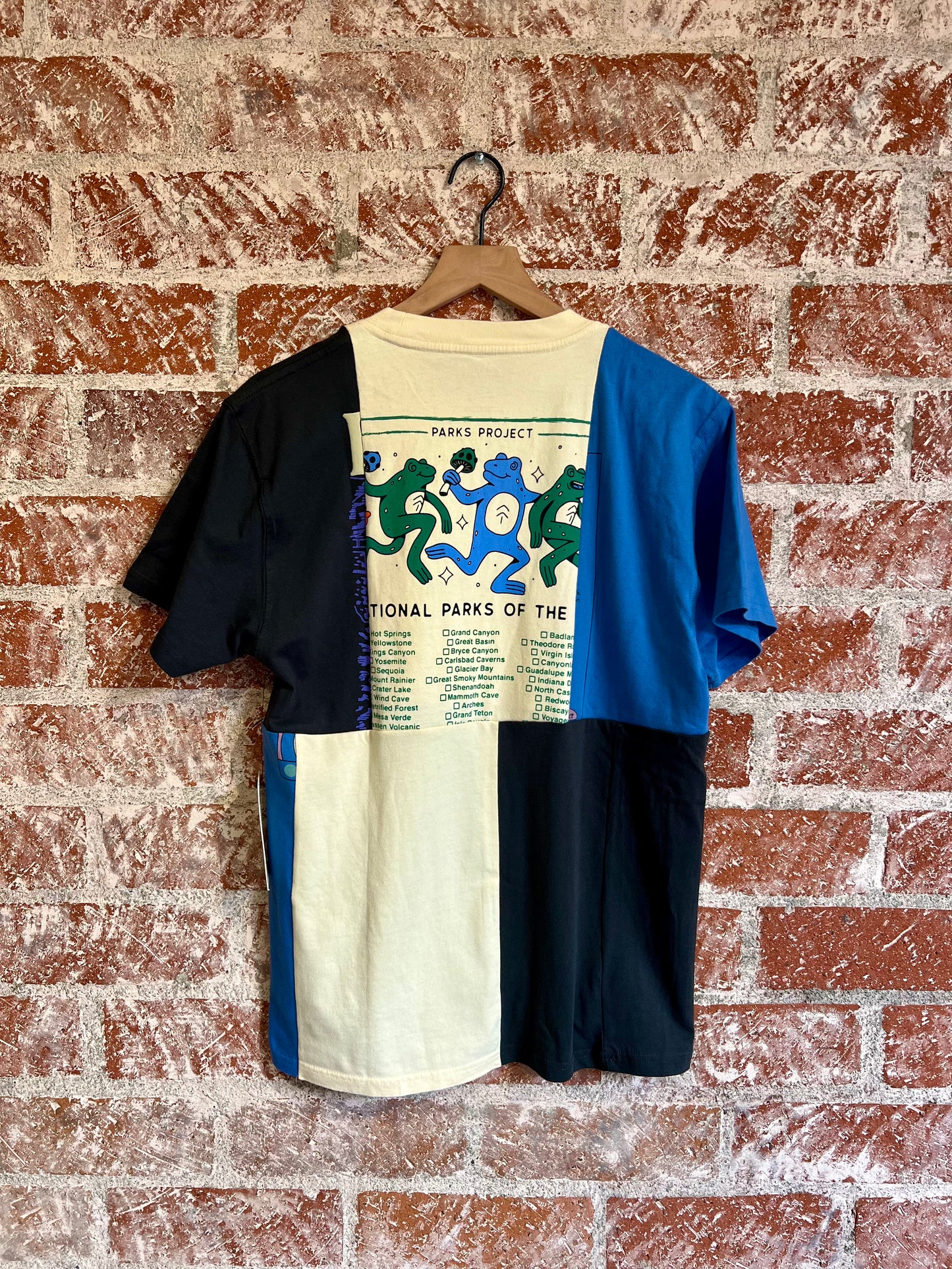 Remade Tee S: Dancin' Frogs