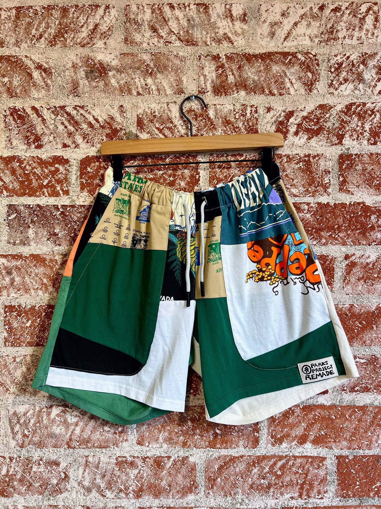 Remade Shorts M: Chili Peppers Dark