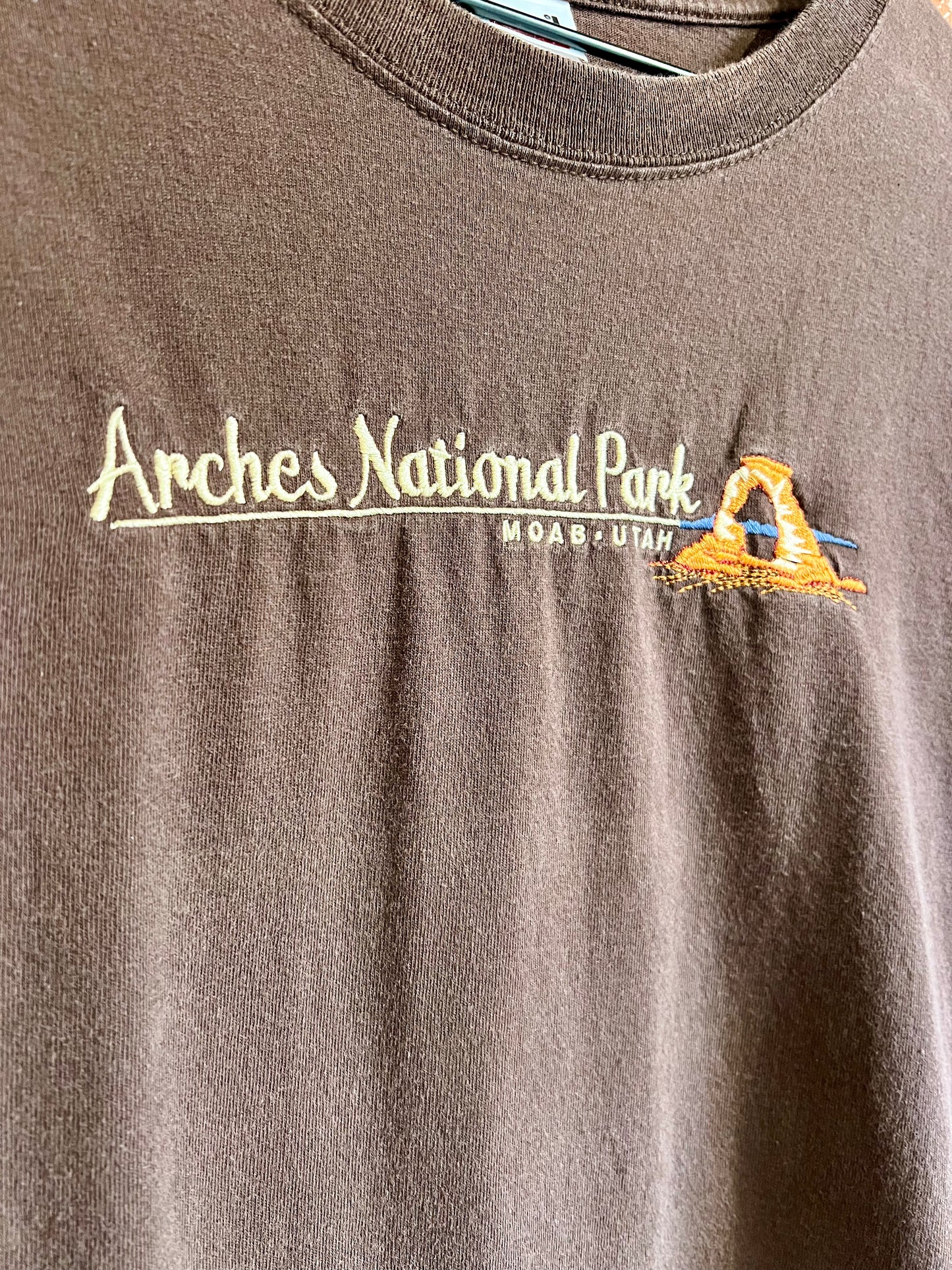 Vintage Tee S: Arches National Park Embroidered