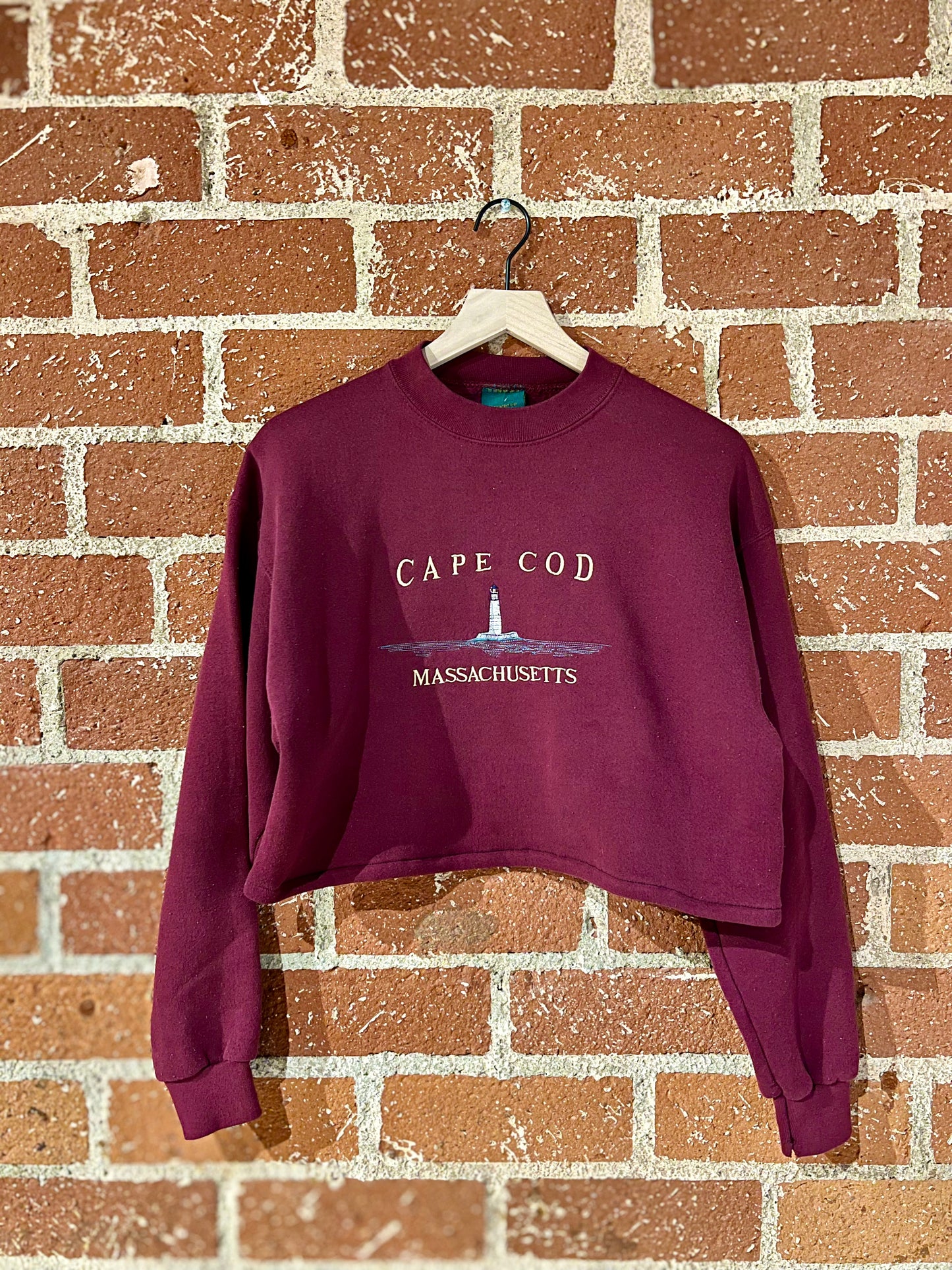 Vintage Cropped Crew M: Cape Cod Lighthouse