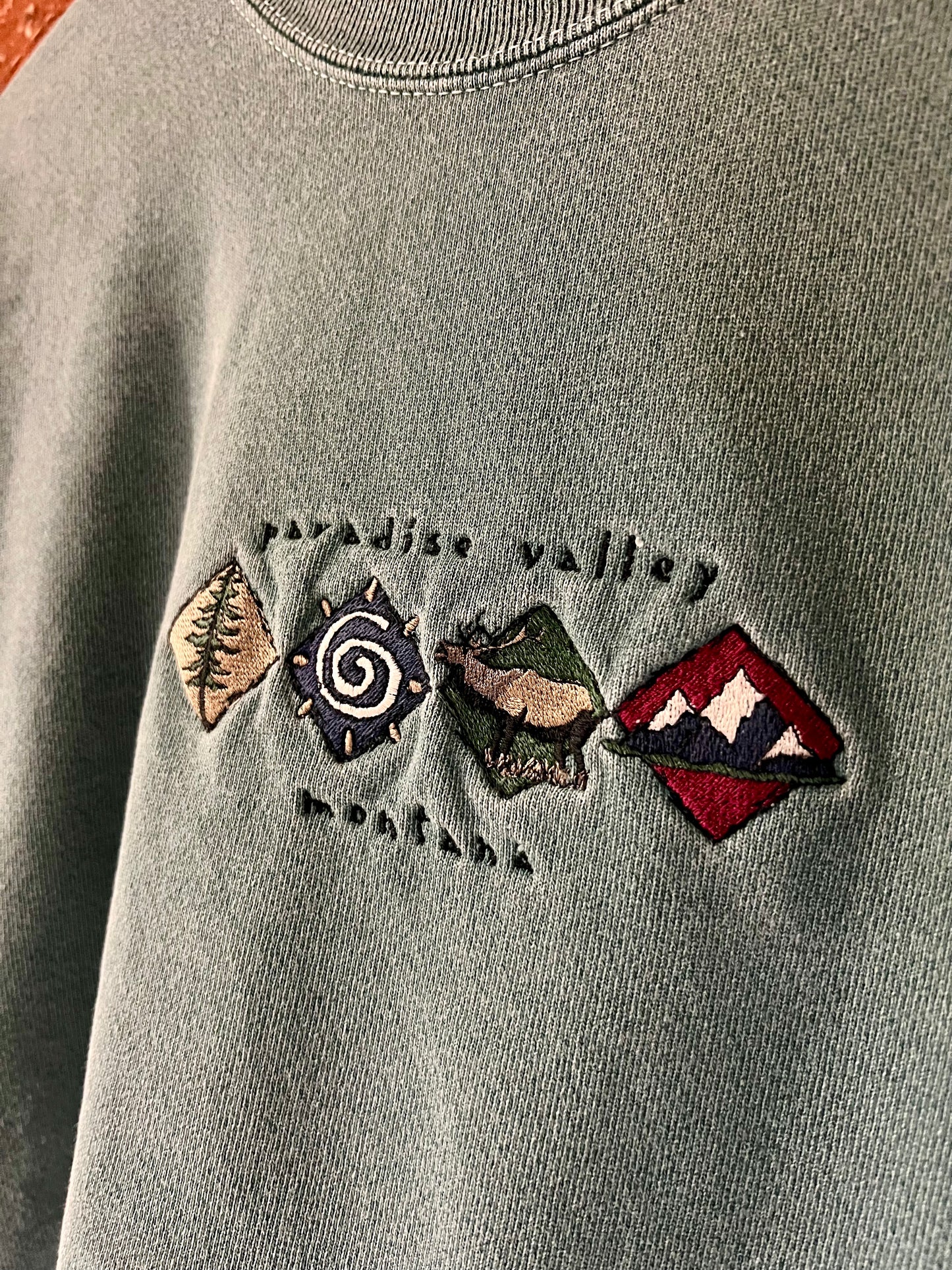Vintage Cropped Crew L: Paradise Valley, Montana