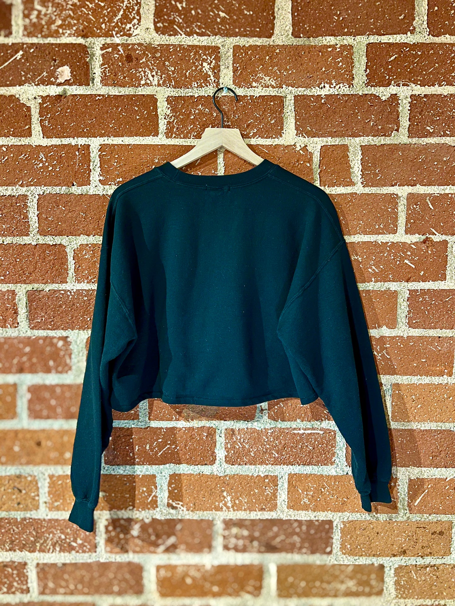 Vintage Cropped Crew L: Wolves Howling