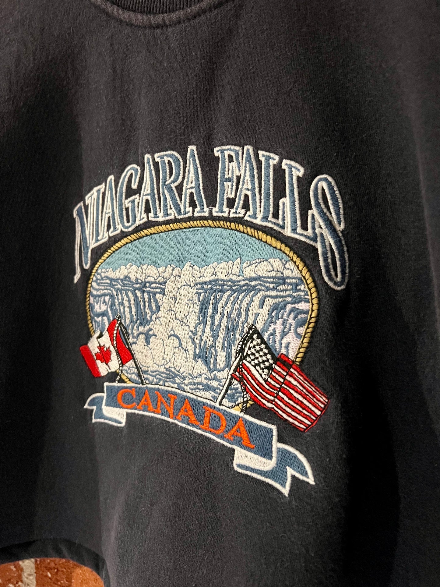 Vintage Cropped Crew XL: Niagara Falls
