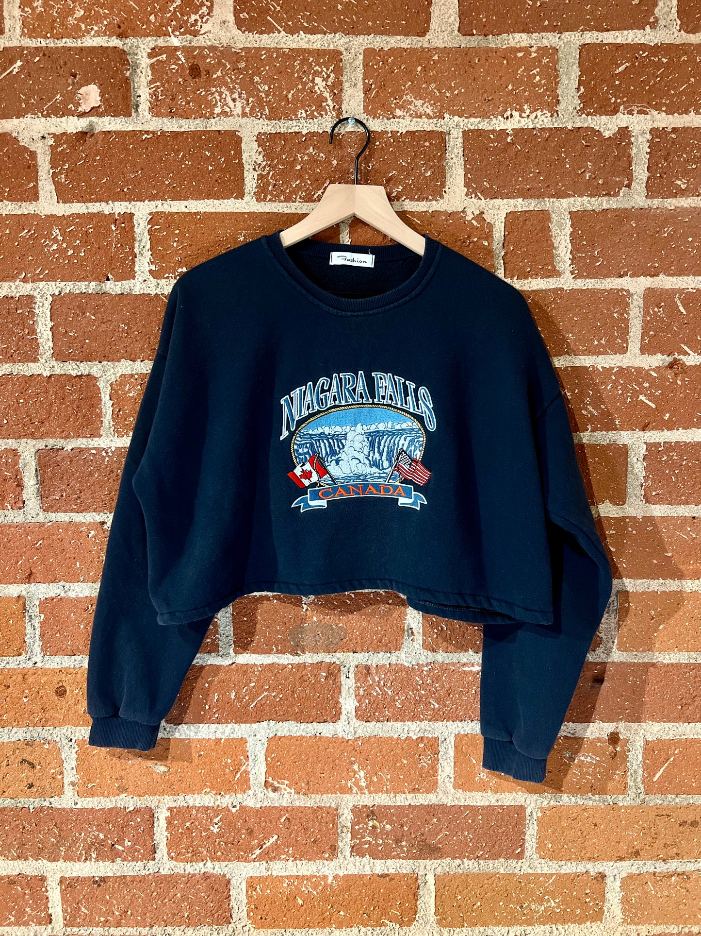 Vintage Cropped Crew XL: Niagara Falls