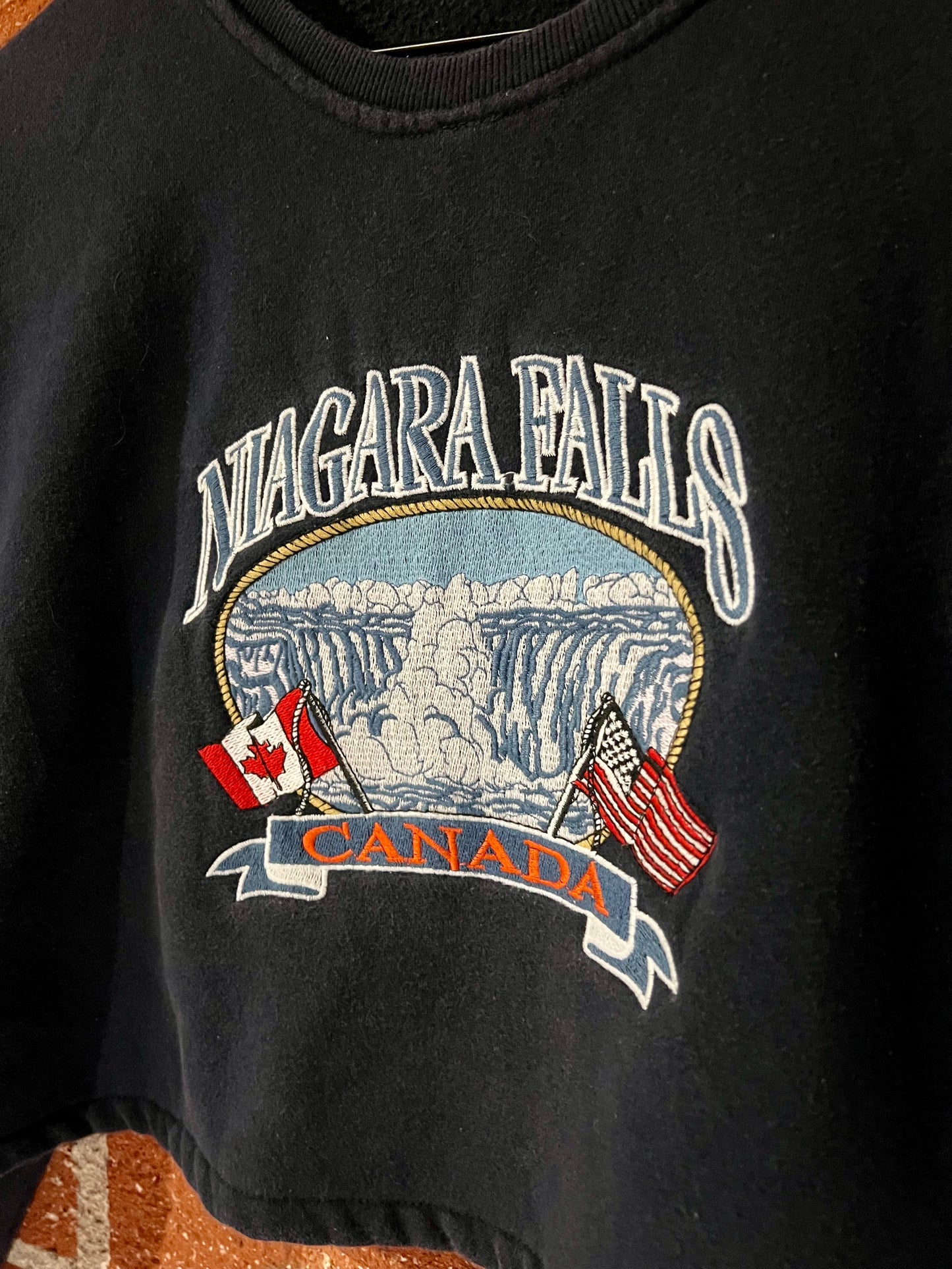 Vintage Cropped Crew XL: Niagara Falls